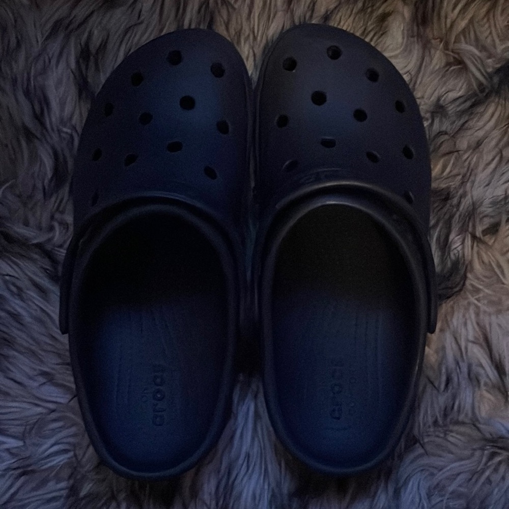 Crocs, very good, worn a few times, unisex, 10 women 8 men